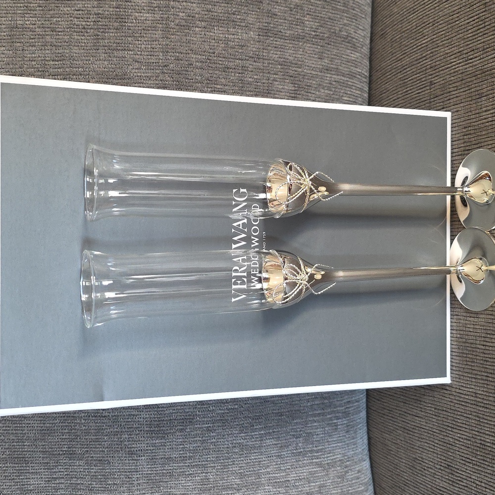 Vera Wang Wedgwood Love Knots Champagne Toasting Flute Pair, New In Box, 5oz.